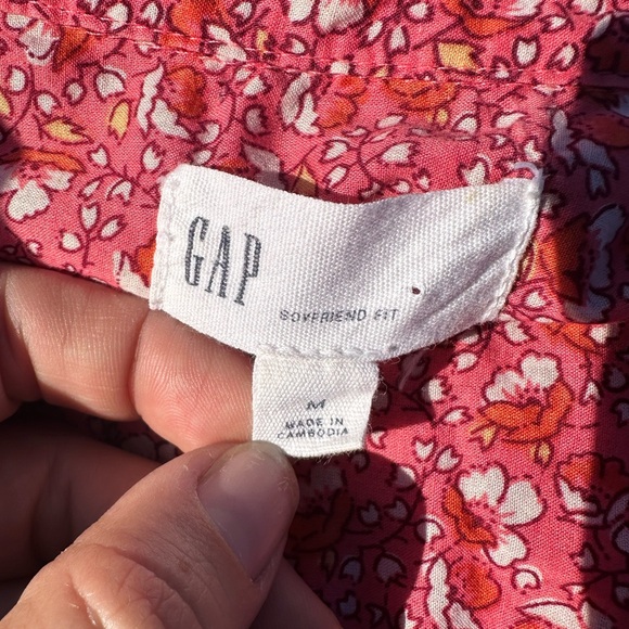 Gap Women’s Red Floral Button-Up Top (Medium) - Picture 3 of 6